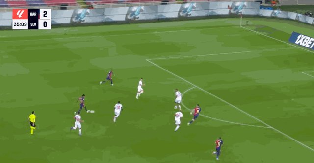 1729460665949021023.gif 莱万单刀.gif