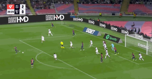 1729460698675007467.gif 3-0莱万.gif