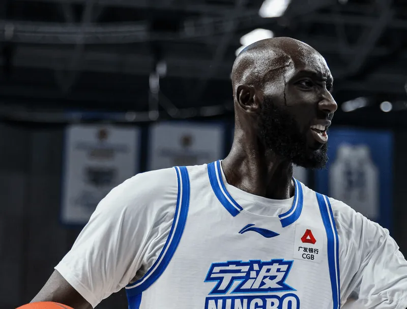 kaiyun-法尔全场投篮6中6，罚球9中6得到18分10篮板3助攻