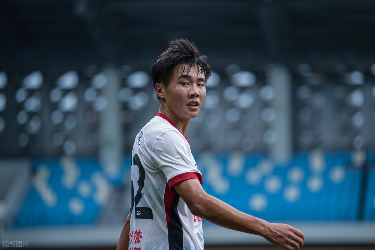 官宣！17岁新星前锋，获中国足球金童奖，U17亚预赛狂轰5场9球